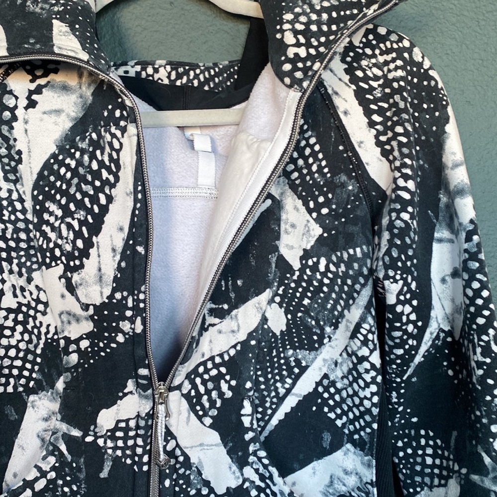 Lululemon Scuba Jacket - Picture 3 of 4